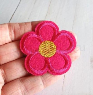 Nášivka kytička tmavě růžová 5,3 x 5,4 cm (C810)