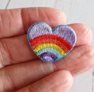 Nášivka, nažehlovačka srdce duha 2,8 x 2,3 cm (C841)