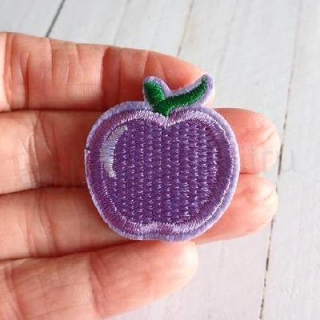 Nášivka, nažehlovačka jablko fialové 3,4 x 3,7 cm (C842)