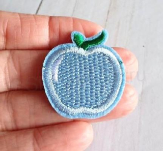 Nášivka, nažehlovačka jablko světle modré 3,4 x 3,7 cm (C843)