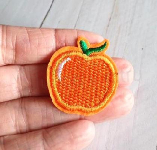Nášivka, nažehlovačka jablko oranžové 3,4 x 3,7 cm (C851)
