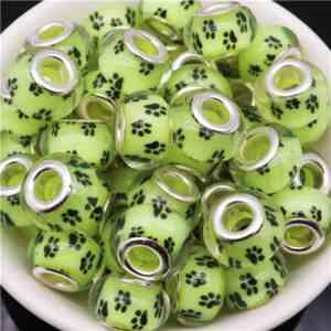 Korálek s velkým průvlekem (AC94)