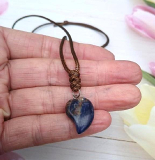 Náhrdelník lapis lazuli lístek na nastavitelné šňůrce (X2036)