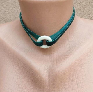 Náhrdelník choker sametový s kroužkem krátký zelený (BD920)