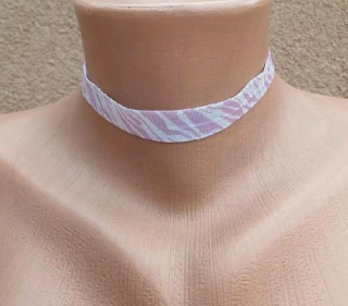 Náhrdelník choker zebra pružný krátký fialový (BD931)