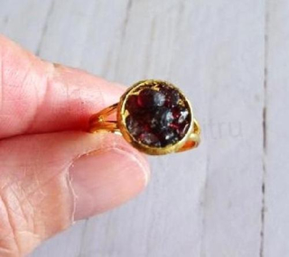 Minerální nastavitený prsten pravý granát (X2047)