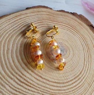 Náušnice klipsy jantarové, perlové šroubovací (X2053)