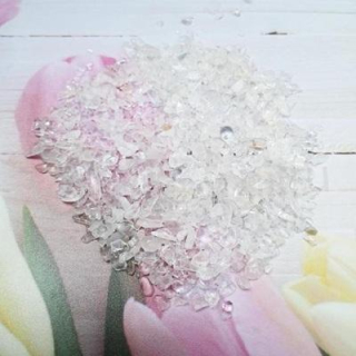 Křišťál zlomky 2 - 8 mm, bez díry 10 g (X2070)