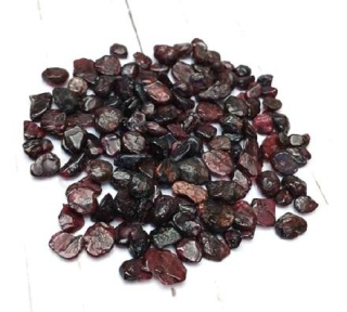 Granát zlomky 2 - 8 mm, bez díry 10 g (X2074)