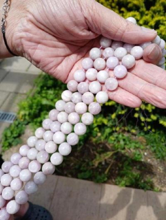 Přírodní kunzit, spodumen kulička 12,2 - 12,6 mm (X2077)