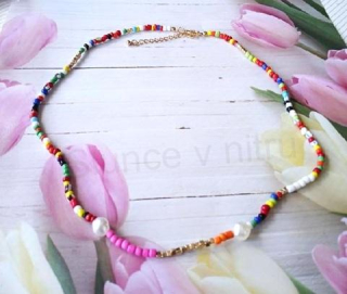Pestrý perlový choker náhrdelník, řetízek s perlou (BD950)