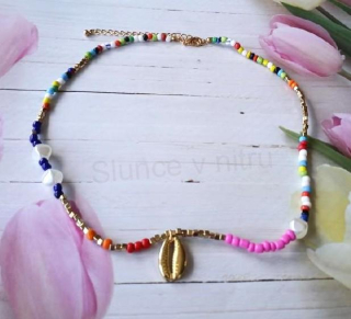 Pestrý perlový choker náhrdelník, řetízek s perlou, mušle (BD951)