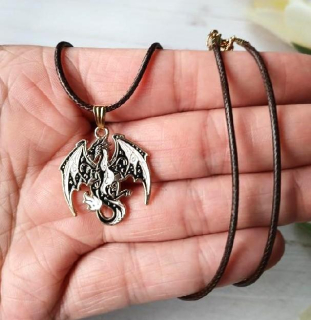 Náhrdelník smaltovaný drak charizard - voskovaná šňůrka (BD957)