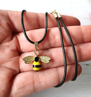 Náhrdelník smaltovaný včela, včelka - voskovaná šňůrka (BD959)