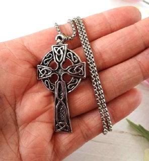 Nerezový náhrdelník s přívěskem kříž Triquetra Trojice Uzel platinový (BD969)
