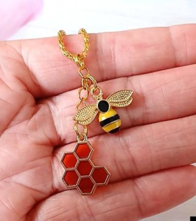 Nerezový náhrdelník s přívěskem včela, plástev (BD970)
