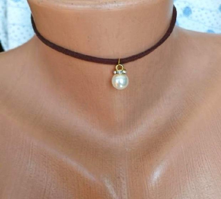 Náhrdelník choker kůže - bílá kulička s kamínky (BD974)