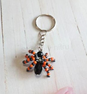 Klíčenka, přívěsek na klíče korálkový pavouk (H690)