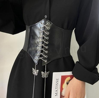 Gotický kožený korzet černý s ozdobou délka složený 34 cm (K642)