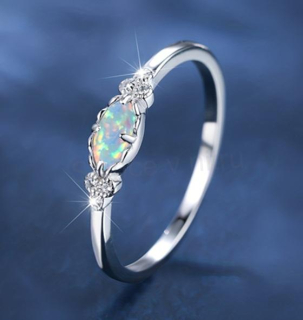 Prsten ozdobený kubickým zirkoniem a opálovým nálezem ovál velikost 19 mm (BP551)
