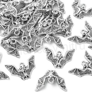 Přívěsek ze zinkové slitiny netopýr 23 x18 mm (AA419)