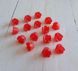 Plastové korálky zvoneček, kytička 7 x 10 mm červená (AC677)