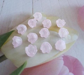 Plastové korálky zvoneček, kytička 7 x 10 mm růžová (AC678)