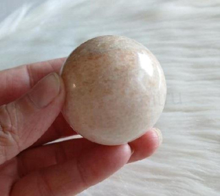 Sluneční kámen koule leštěná 48 mm | 159 g (X2165)