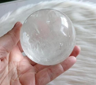 Křišťál koule leštěná 80,5 mm | 708 g (X2166)