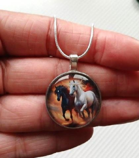 Náhrdelník s přívěskem koní, koně (BD1006)
