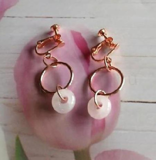 Visací šroubovací náušnice kruhy s růženínem (X2169)