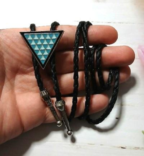 Bolo kravata s trojúhelníkovou ozdobou (BD1025)