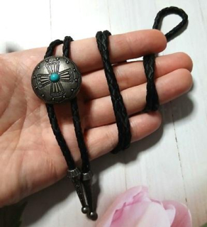 Bolo kravata s templářskou ozdobou a tyrkysovým kamenem (BD1026)