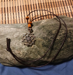 Šňůrkový náhrdelník pentagram, dřevo - hovězí kůže (BD1033)