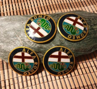 Kovová nálepka Alfa romeo cca 56 mm (L62)