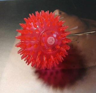 Svítící, pískací Antistresový míček - ježatý růžový (D1149)