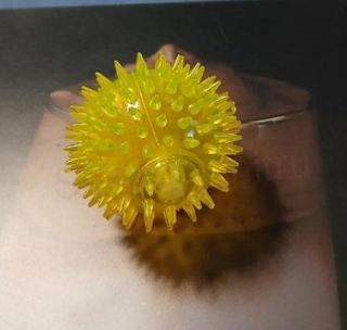 Svítící, pískací Antistresový míček - ježatý žlutý (D1149)