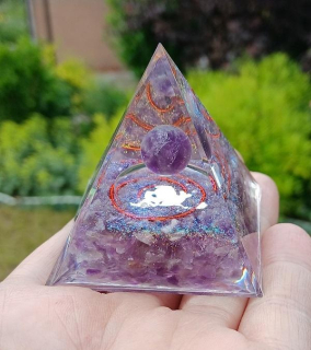 Orgonitová pyramida - ametystové pokušení 5,1 x 5 cm (PP218)