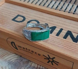 Prsten s imitací jadeitu – zelené smaltování, nastavitelný – více velikostí (BP583)