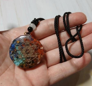 Orgonitový náhrdelník – 7 čaker, energetický amulet z přírodních kamenů (X2177)