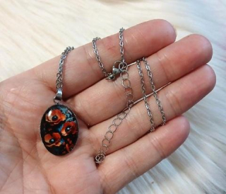 Řetízkový náhrdelník s přívěskem vlčí máky v platinové barvě (BD1043)