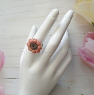 Nastavitelný prsten se starorůžovo‑šedou kytičkou – velikost 57 (BP598)