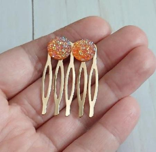 Hřeben do vlasů s růžovou perličkou – zlatý (H754)