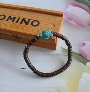 Korálkový kokosový dřevěný náramek hnědý s tyrkysovou želvou, korálky 6 mm (BC657)