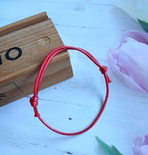 Nastavitelný šňůrkový náramek červený (BC690)