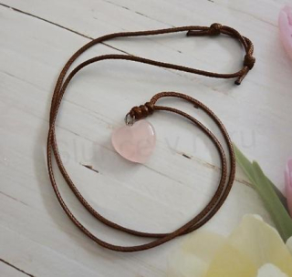 Minerální nastavitelný šňůrkový náhrdelník s přívěskem srdce (X2221)