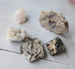 Minerální kámen směs drúz (68 g) (X2255)