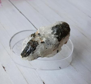 Minerální kámen turmalín‑skoryl (36,68 g) (X2259)