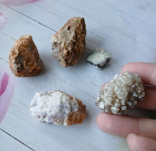 Minerální kámen směs drúz (129 g) (X2264)