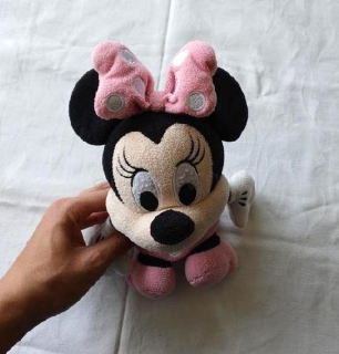 Plyšová Minnie Mouse – růžová oblíbená postavička (D1184)